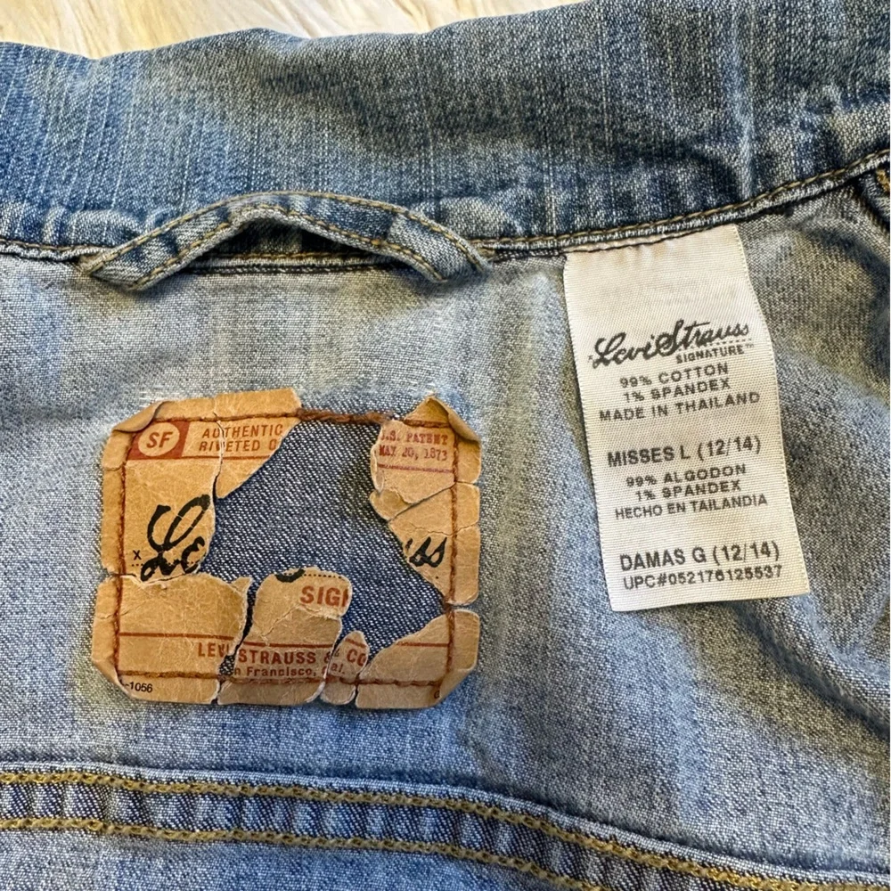 Levi Strauss Signature Denim Jacket Light Wash Women’s Size 12/14 Y2K